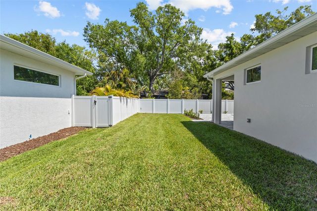 217 S SHADE AVENUE, Sarasota, FL 34237