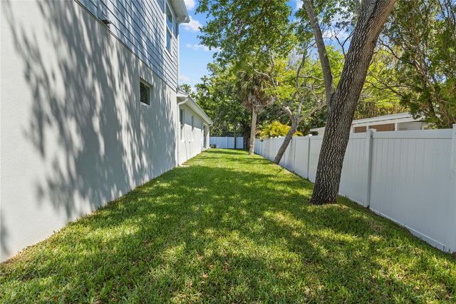 217 S SHADE AVENUE, Sarasota, FL 34237