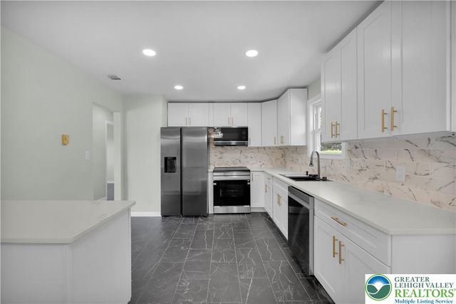 1925 Maria Lane, South Whitehall Twp, PA 18104