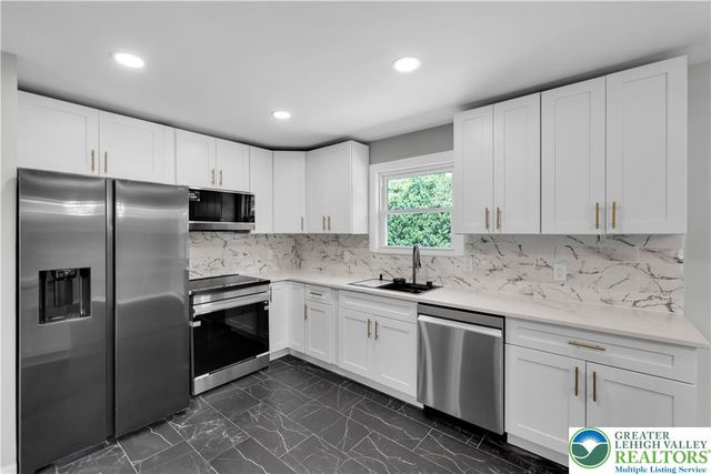 1925 Maria Lane, South Whitehall Twp, PA 18104