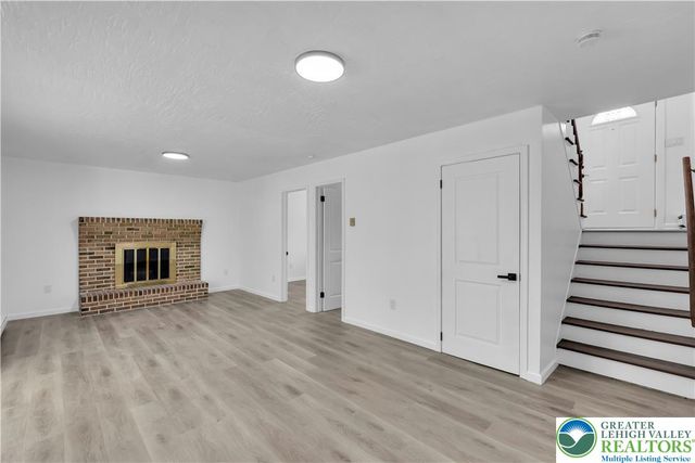 1925 Maria Lane, South Whitehall Twp, PA 18104