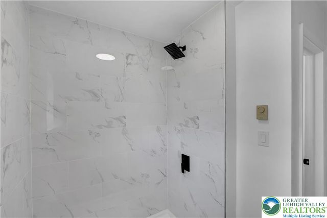 1925 Maria Lane, South Whitehall Twp, PA 18104