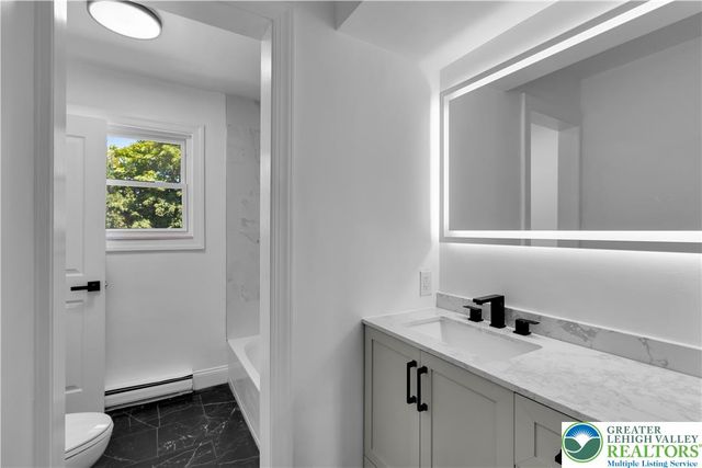 1925 Maria Lane, South Whitehall Twp, PA 18104