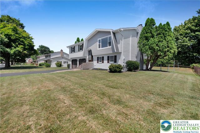 1925 Maria Lane, South Whitehall Twp, PA 18104
