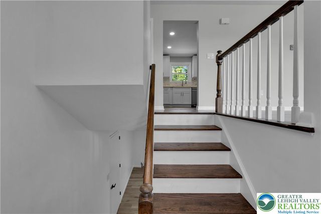 1925 Maria Lane, South Whitehall Twp, PA 18104