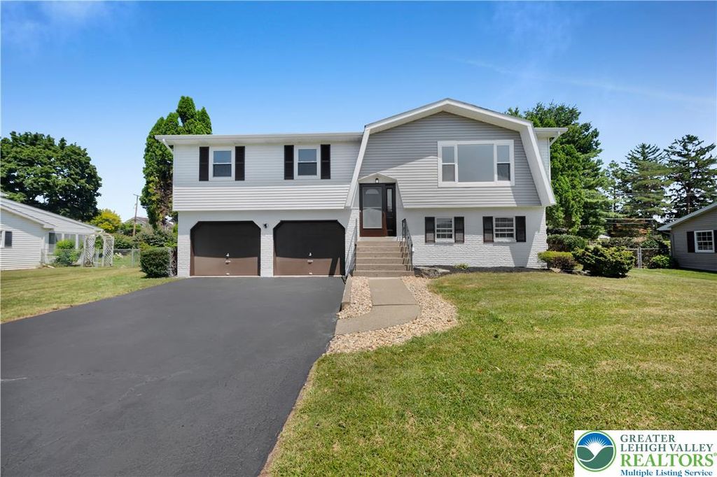 1925 Maria Lane, South Whitehall Twp, PA 18104
