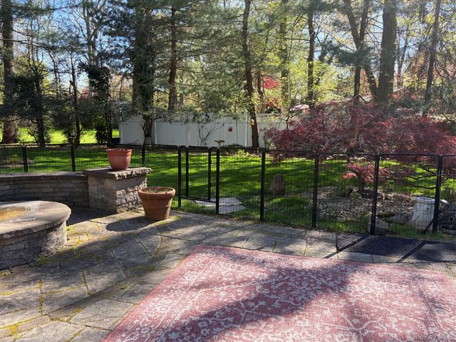 20 Oak Tree Drive, Smithtown, NY 11787