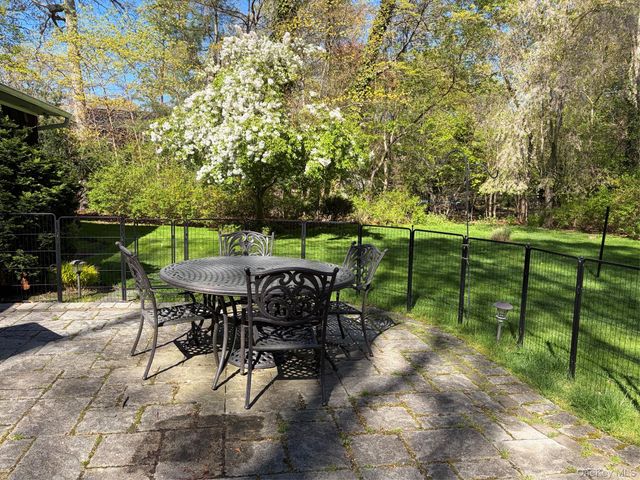 20 Oak Tree Drive, Smithtown, NY 11787