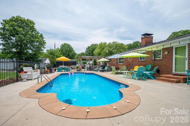 403 W Old Post Road, Cherryville, NC 28021