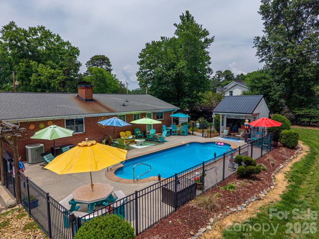403 W Old Post Road, Cherryville, NC 28021