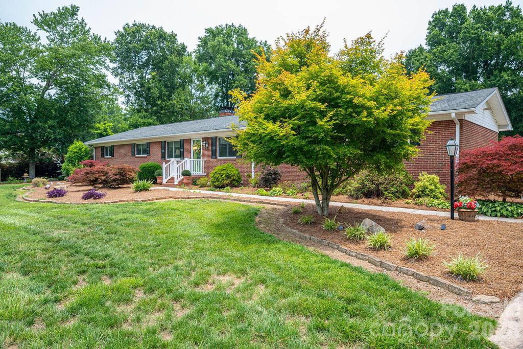 403 W Old Post Road, Cherryville, NC 28021