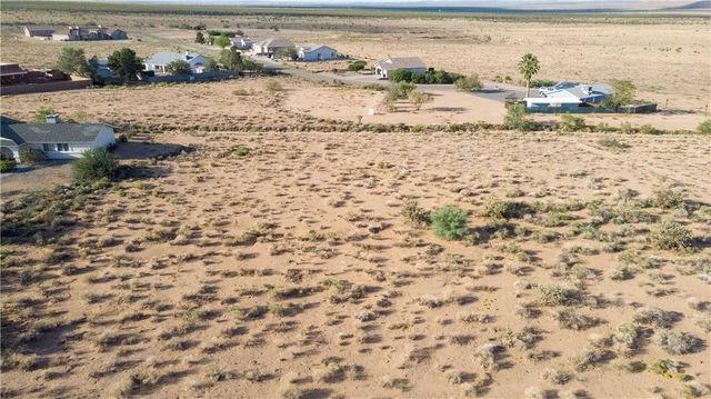 7950 E Saddleback Place, Kingman, AZ 86401