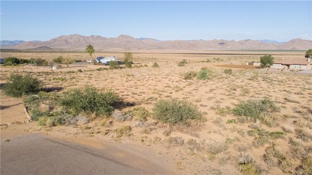 7950 E Saddleback Place, Kingman, AZ 86401