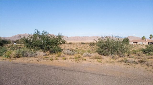 7950 E Saddleback Place, Kingman, AZ 86401