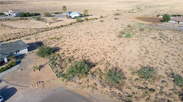 7950 E Saddleback Place, Kingman, AZ 86401