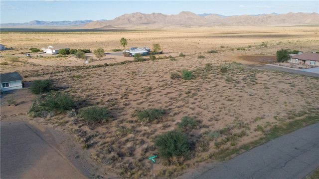 7950 E Saddleback Place, Kingman, AZ 86401