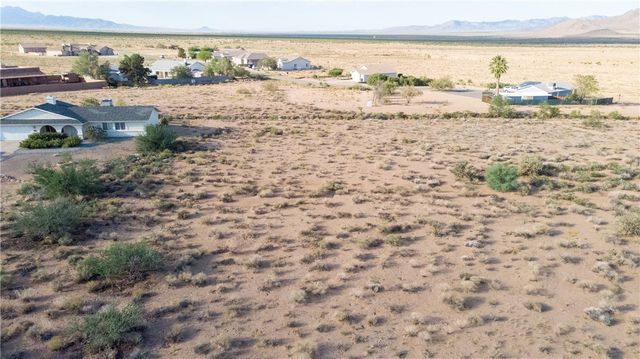 7950 E Saddleback Place, Kingman, AZ 86401