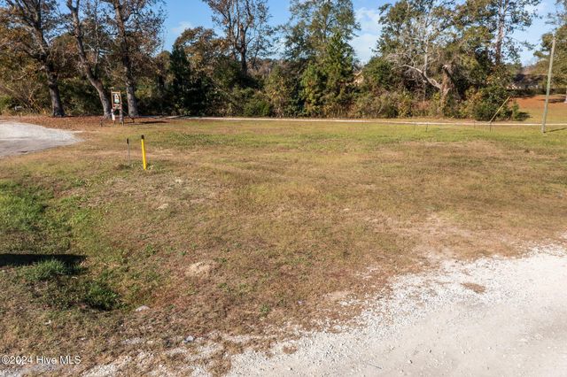 1852 Burgaw Highway, Jacksonville, NC 28540