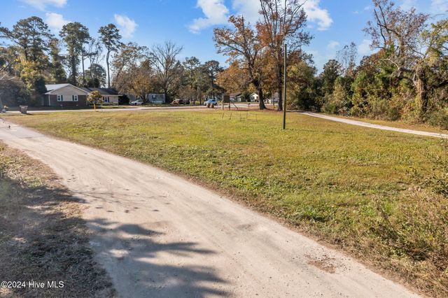 1852 Burgaw Highway, Jacksonville, NC 28540