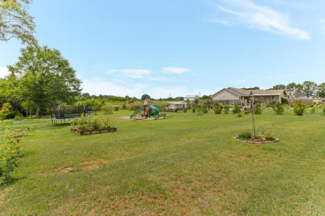 222 R C Thompson Road, Chesnee, SC 29323