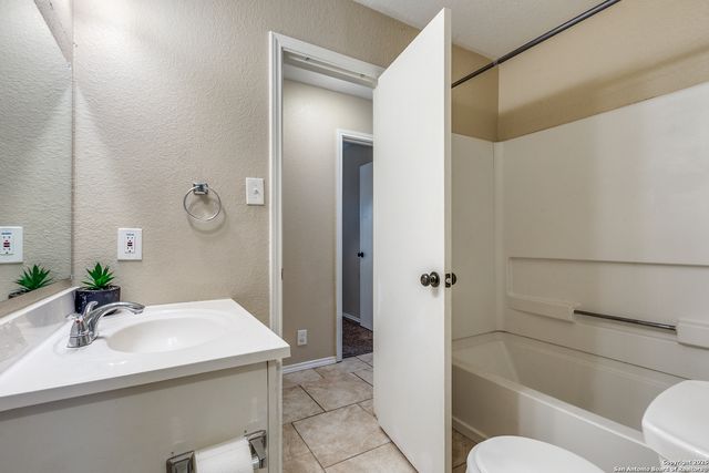 10723 shaenpath, San Antonio, TX 78254