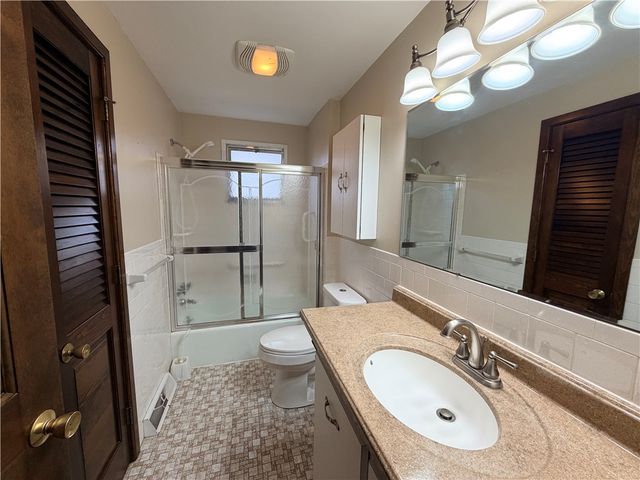 10 Stoneham Drive, Woonsocket, RI 02895