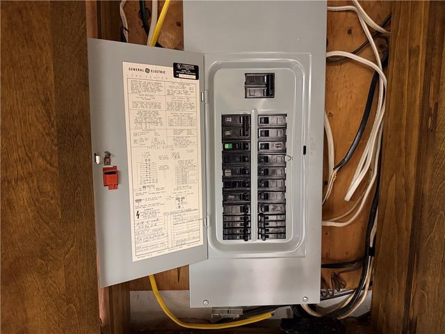 10 Stoneham Drive, Woonsocket, RI 02895