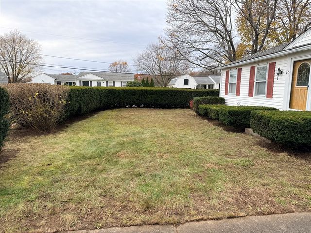 10 Stoneham Drive, Woonsocket, RI 02895