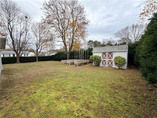 10 Stoneham Drive, Woonsocket, RI 02895