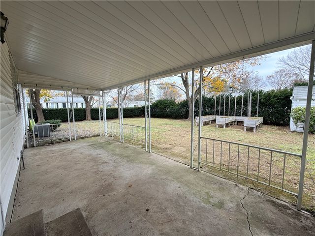 10 Stoneham Drive, Woonsocket, RI 02895