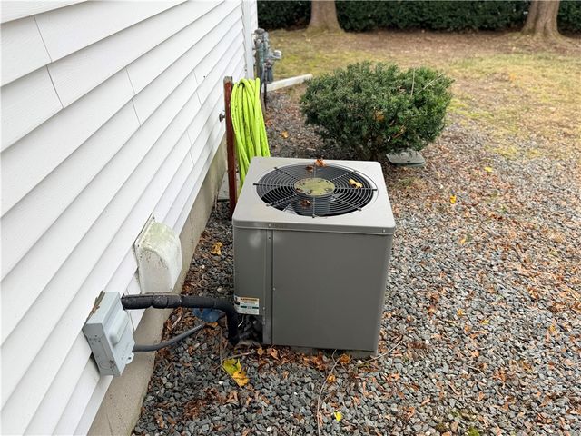 10 Stoneham Drive, Woonsocket, RI 02895