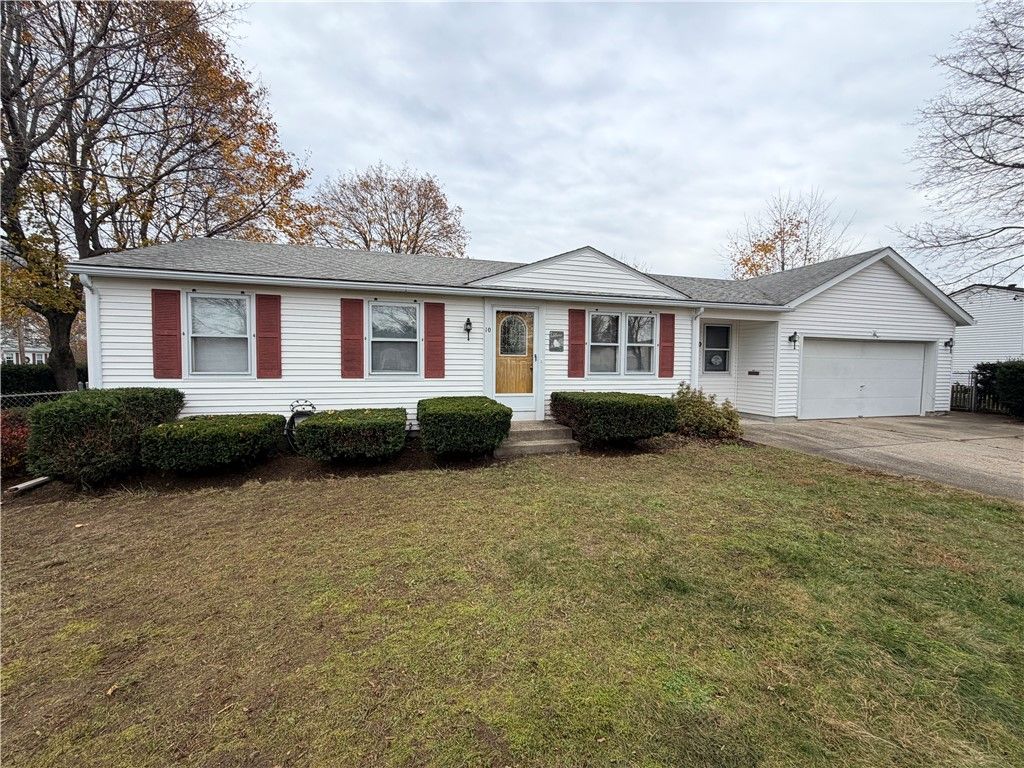 10 Stoneham Drive, Woonsocket, RI 02895