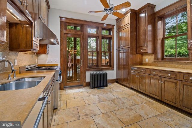 1120 EAST CAPITOL ST NE, Washington, DC 20002