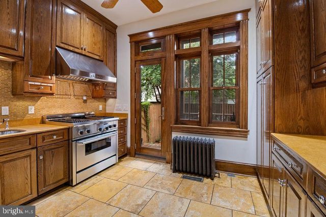 1120 EAST CAPITOL ST NE, Washington, DC 20002