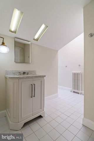 1120 EAST CAPITOL ST NE, Washington, DC 20002