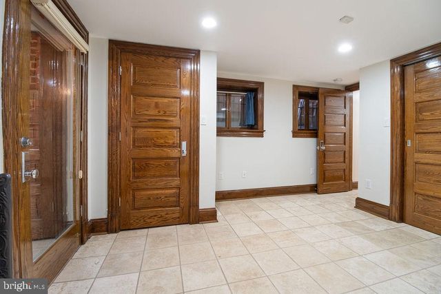 1120 EAST CAPITOL ST NE, Washington, DC 20002