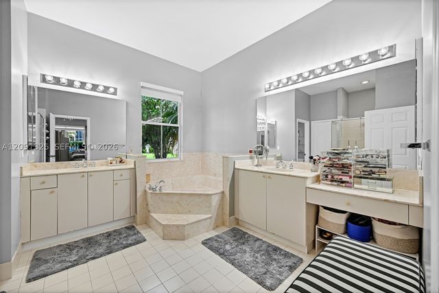 15976 SW 4th St, Pembroke Pines, FL 33027