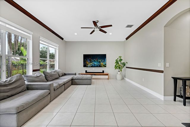 15976 SW 4th St, Pembroke Pines, FL 33027