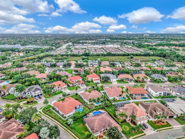 15976 SW 4th St, Pembroke Pines, FL 33027