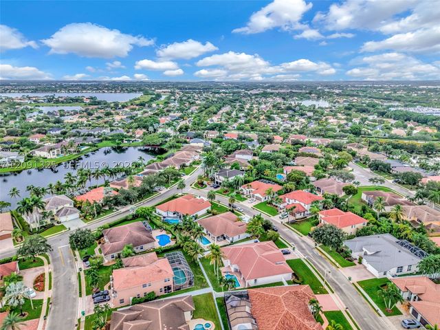 15976 SW 4th St, Pembroke Pines, FL 33027
