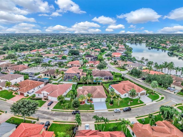 15976 SW 4th St, Pembroke Pines, FL 33027