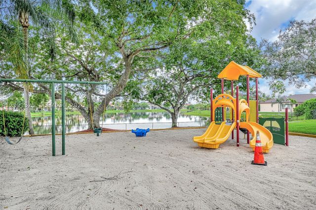 15976 SW 4th St, Pembroke Pines, FL 33027