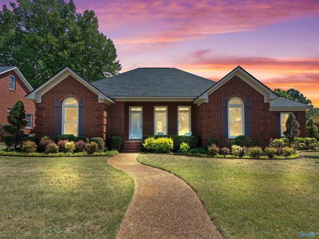 304 Bay Hill Way SW, Huntsville, AL 35824