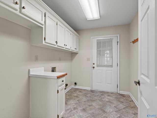 304 Bay Hill Way SW, Huntsville, AL 35824