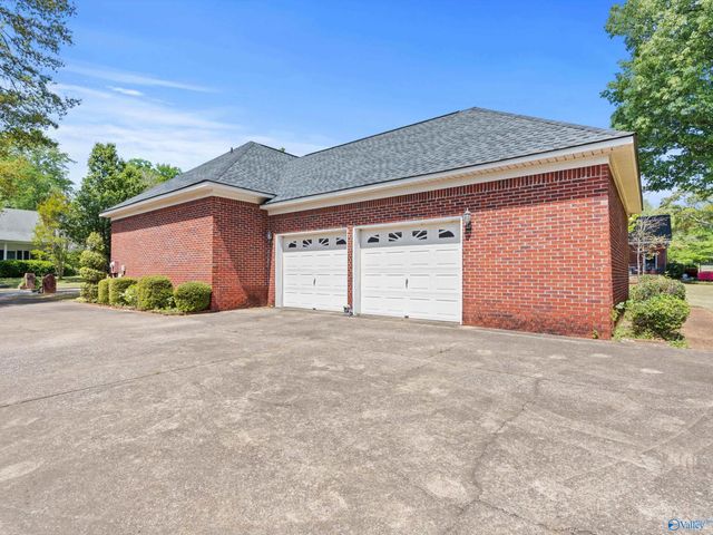 304 Bay Hill Way SW, Huntsville, AL 35824
