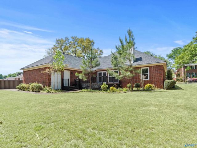 304 Bay Hill Way SW, Huntsville, AL 35824