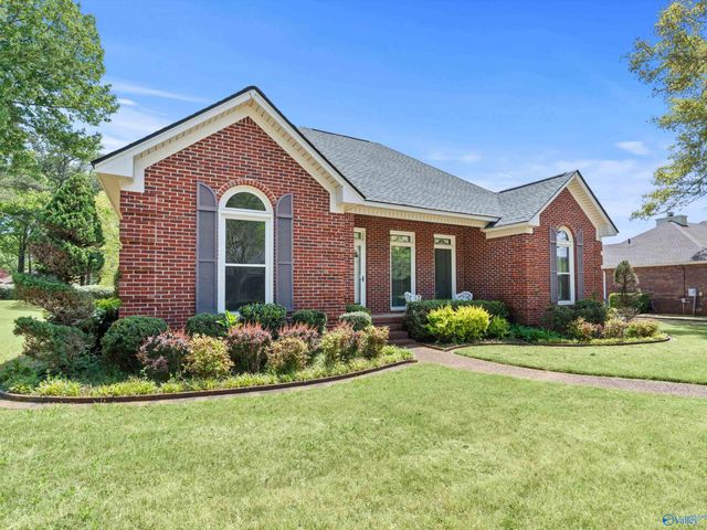 304 Bay Hill Way SW, Huntsville, AL 35824