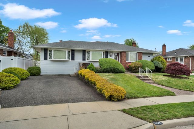393 COLERIDGE, Levittown, NY 11756