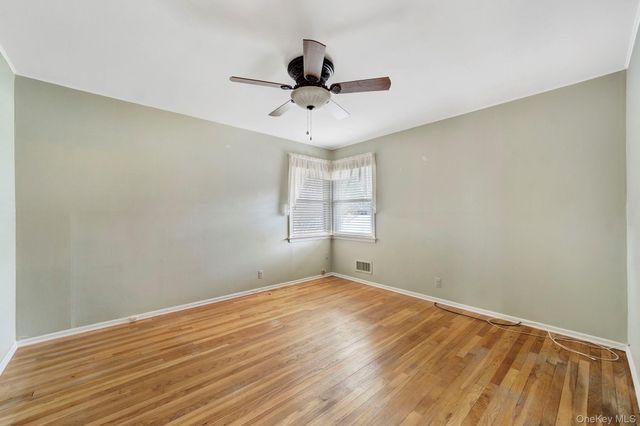 393 COLERIDGE, Levittown, NY 11756