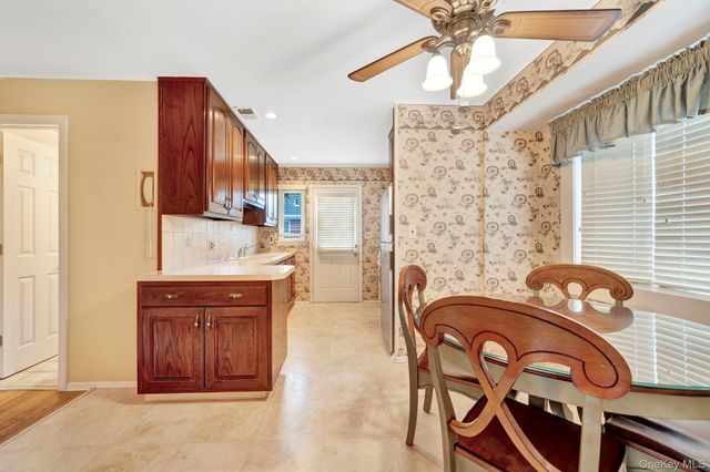 393 COLERIDGE, Levittown, NY 11756